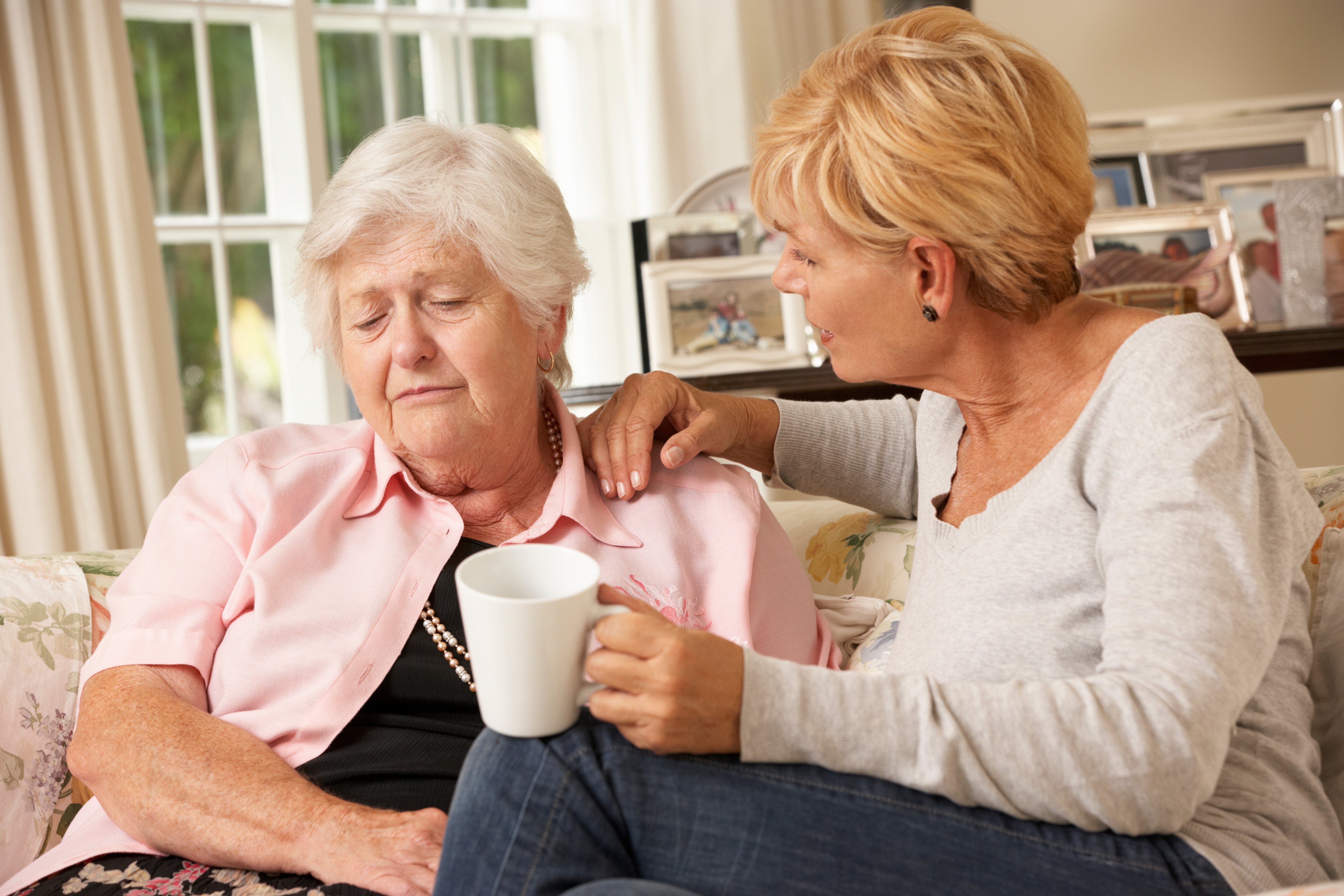 Adult child having the talk about assisted living with her senior parent after recognizing the signs it was time